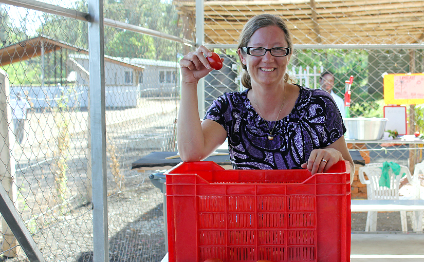 Amanda Crump holding a tomato