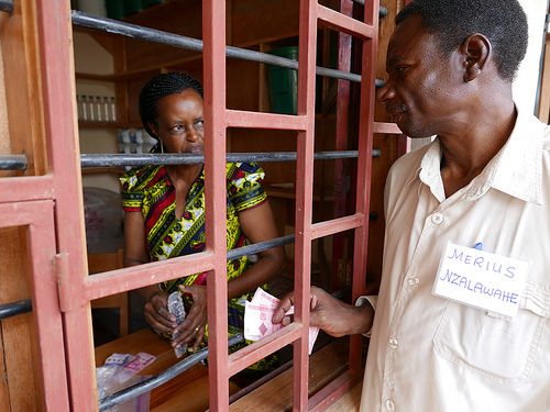 visitor purchases postharvest supplies from postharvest center